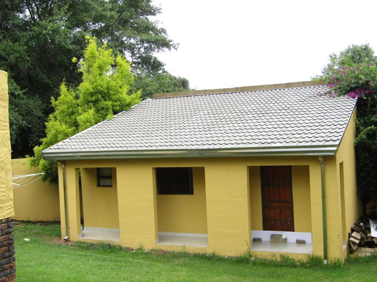 Phomolong Guest House, Westgate, Roodeporte Roodepoort Exterior photo