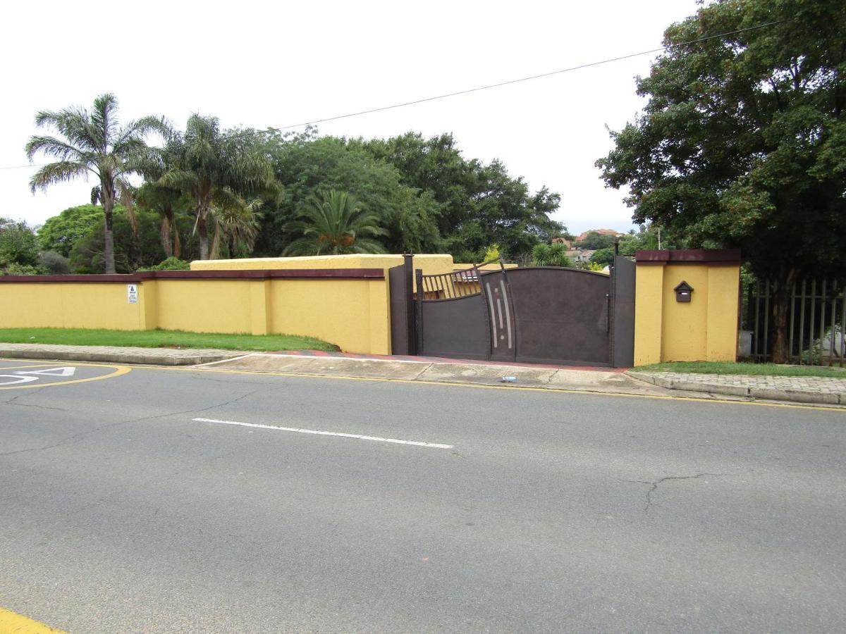 Phomolong Guest House, Westgate, Roodeporte Roodepoort Exterior photo